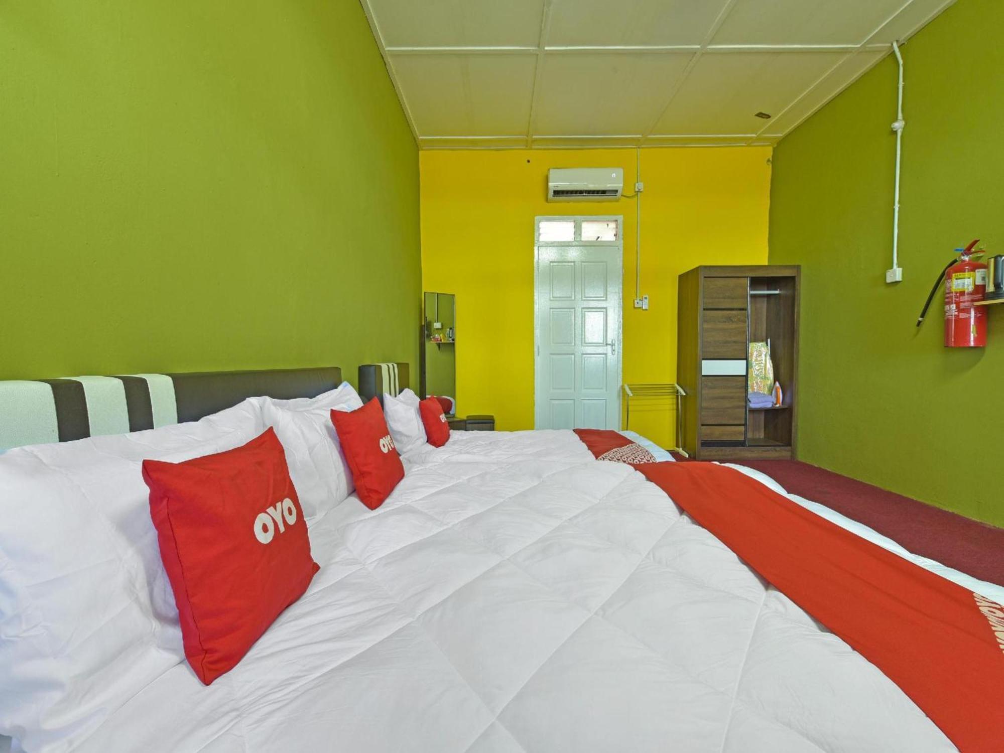 Oyo 90744 Bari Indah Beach Resort Kuala Terengganu Exterior photo