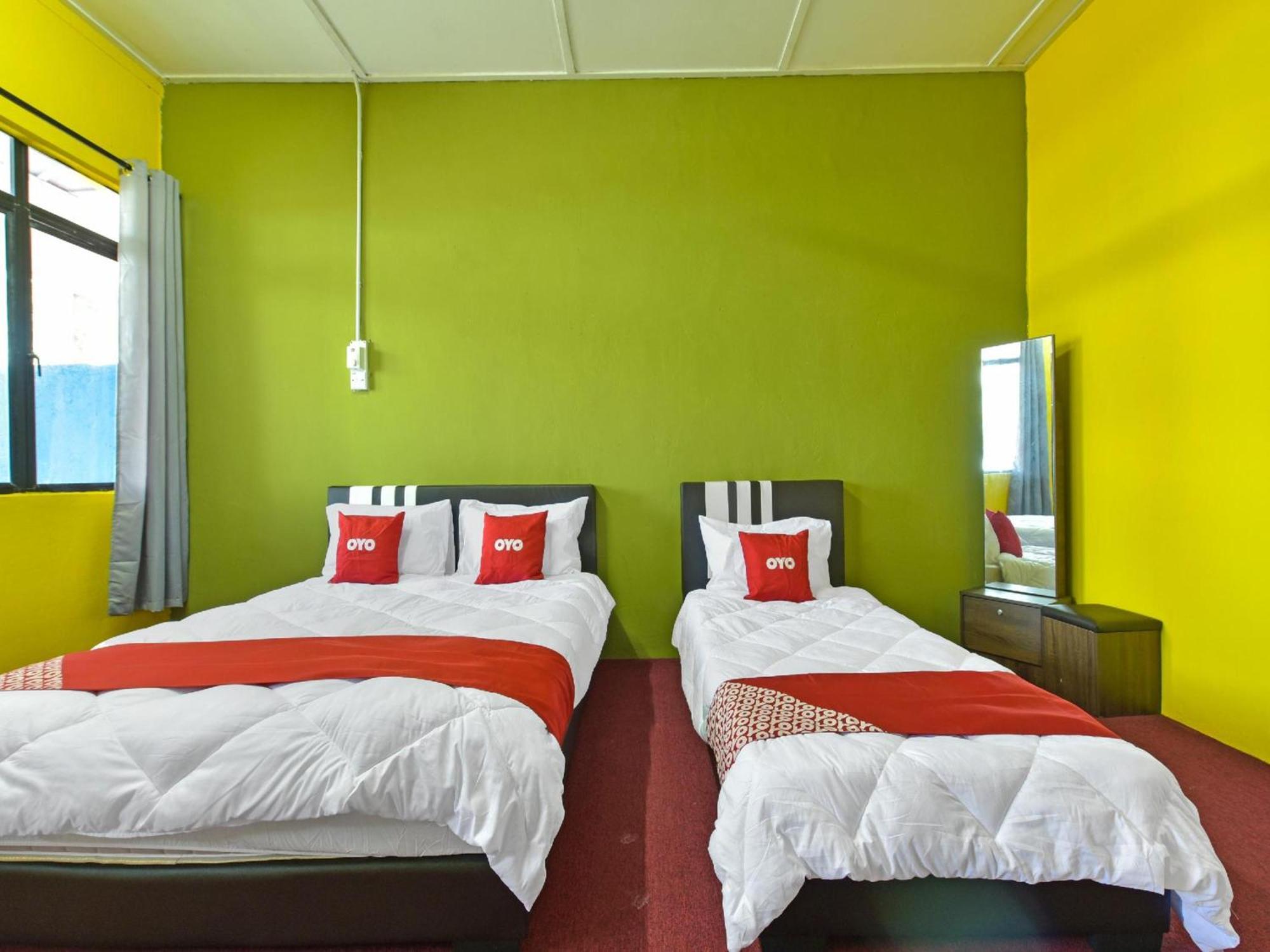 Oyo 90744 Bari Indah Beach Resort Kuala Terengganu Exterior photo